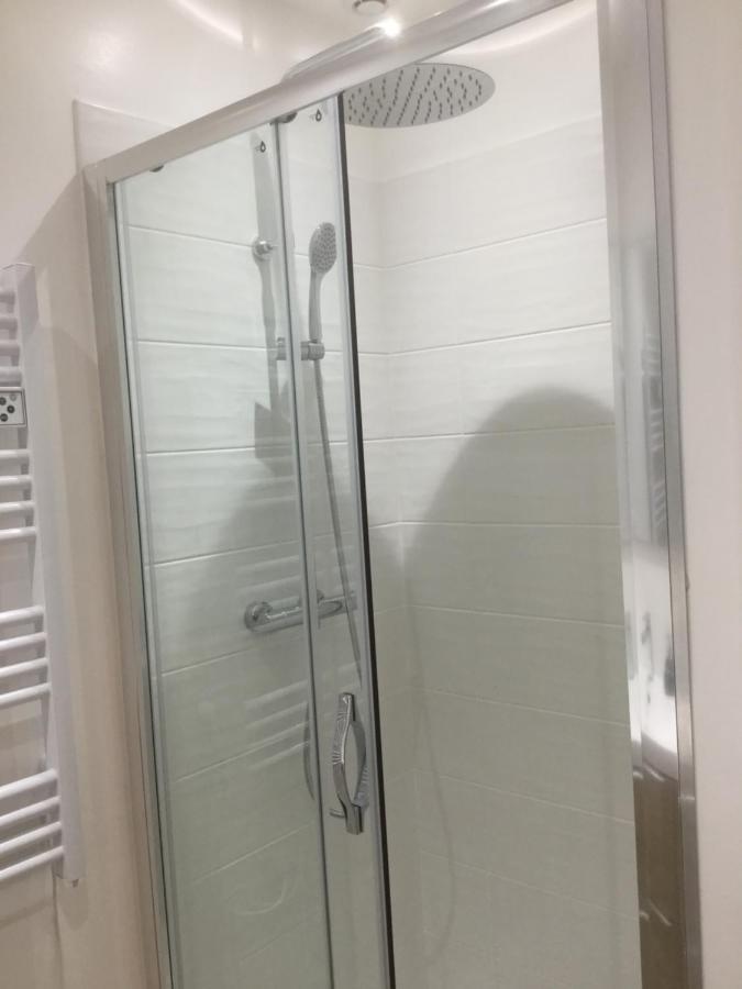 3 Chambres En Lit Double, 6 Personnes, Dans Appartement Entierement Renove, 70 M2 , Wifi,Climatisation, Tres Calme , Tout Equipe,Lit Bebe 克莱蒙费朗 外观 照片